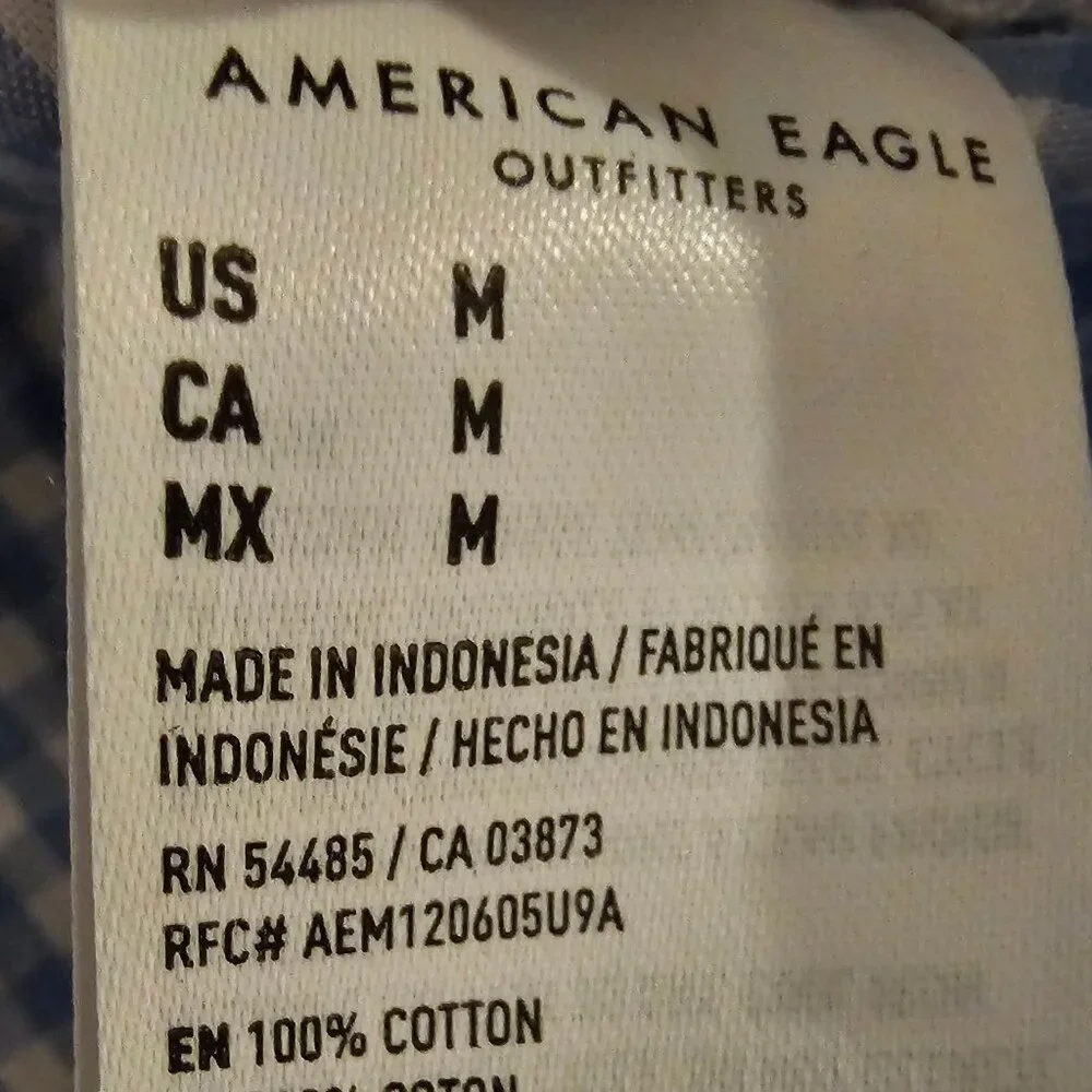 **NWT** Women’s American Eagle Long Sleeve Button Front Cropped Shirt, Medium